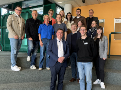Die Juroren mit einem Teil des Schulentwicklungsteams